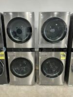 Single Unit Front Load LG WashTower with Center Control 4.5 cu. ft. Washer and 7.4 cu. ft. Electric Dryer - Image 2