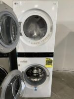 Single Unit Front Load LG WashTower™ with Center Control™ 4.5 cu. ft. Washer and 7.4 cu. ft. Electric Dryer - Image 3